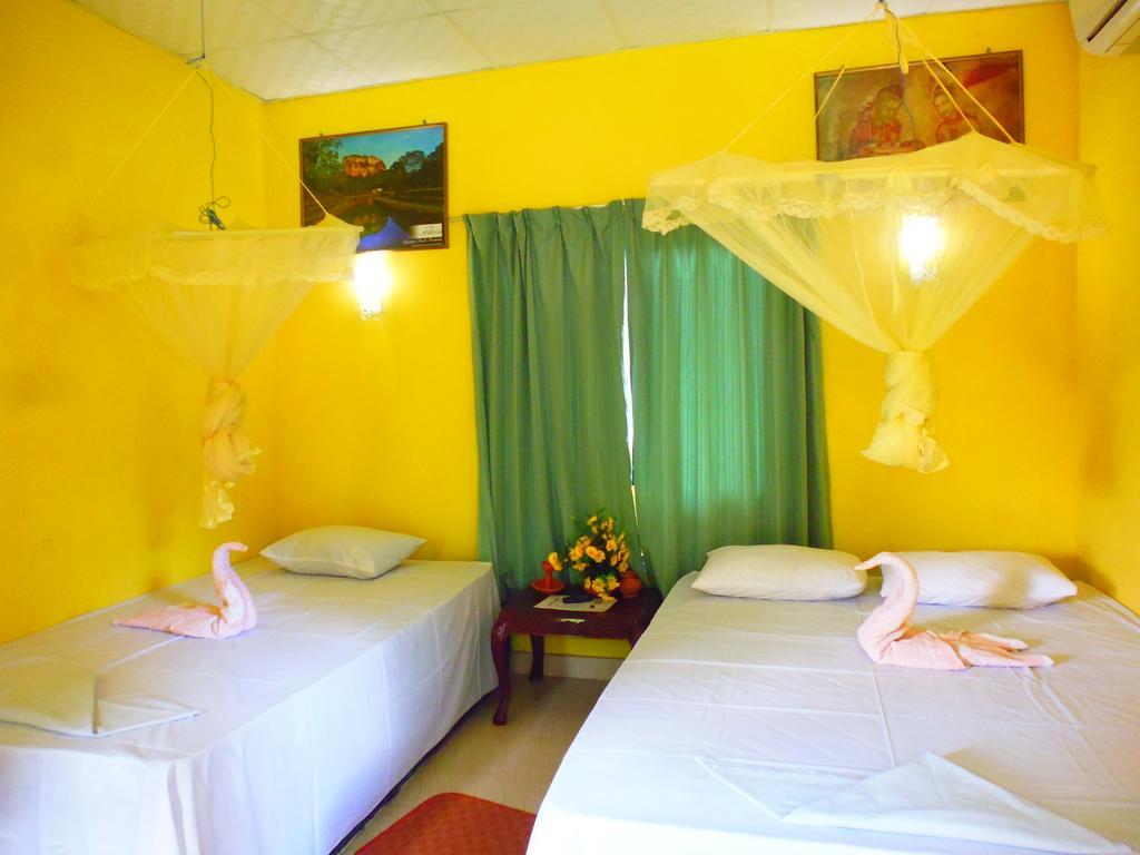 The Nilmini Lodge سيغيرِيا الغرفة الصورة